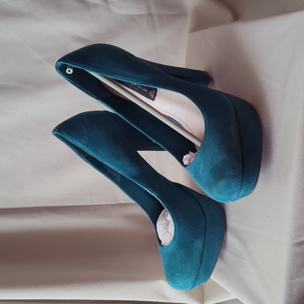 Teal Steve Madden chunky high heels size 9